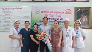 Những “sợi chỉ xanh óng ánh”