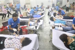 Công nhân tích cực hiến máu nhân đạo