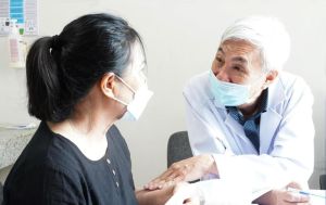 Tăng cường hợp tác với các chuyên gia trong khám, chữa bệnh