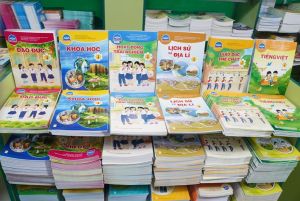 Tặng sách giáo khoa trị giá 1,6 tỷ đồng cho học sinh Đồng Nai