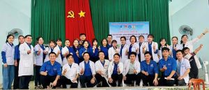 Khám bệnh, cấp thuốc, tặng quà cho người dân có hoàn cảnh khó khăn ở H.Vĩnh Cửu