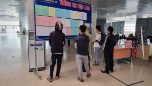 在第9次工作座谈上各企业要求应聘近1千个劳动者