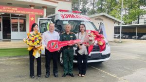 Bệnh viện Quân y 7B tiếp nhận xe cứu thương phục vụ khám chữa bệnh