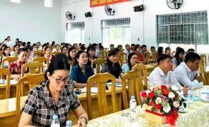 Định Quán bồi dưỡng chính trị cho cán bộ quản lý, giáo viên