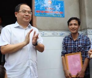 Tặng nhà đại đoàn kết cho hộ lực lượng dự bị động viên