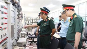 Thượng tướng Phạm Hoài Nam làm việc tại Nhà máy A29