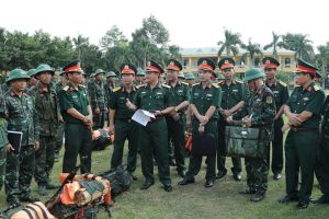 Phối hợp nắm chắc tình hình và tiếp tục huấn luyện các phương án chiến đấu