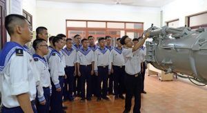 Trung tâm Huấn luyện Vùng 2 Hải quân quan tâm công tác thi đua khen thưởng tạo động lực hoàn thành xuất sắc nhiệm vụ