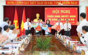 Công bố các quyết định của Ban Bí thư và Ban Thường vụ Tỉnh ủy về công tác cán bộ.