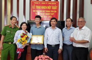 Long Khánh khen thưởng đột xuất học sinh đạt thành tích cao