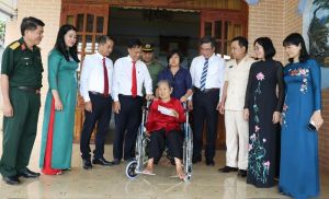 Quan tâm chăm lo người có công với cách mạng