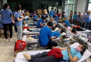 Trên 300 công nhân đăng ký hiến máu tình nguyện