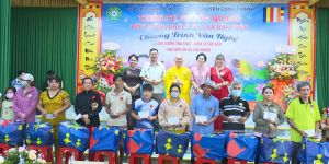 Trao tặng 150 phần quà cho các gia đình có hoàn cảnh khó khăn