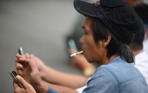 Hút thuốc lá nơi quy định: Bao giờ mới “cấm” được?