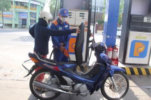 Giá xăng tiếp tục tăng hơn 1,1 ngàn đồng/lít