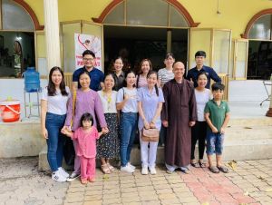 Khám bệnh, cấp thuốc miễn phí cho người kém may mắn