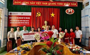 Trao tặng cho 150 triệu đồng cho quỹ an sinh giáo dục