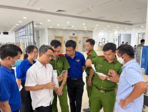 Đồng loạt hưởng ứng ngày cao điểm chiến sĩ tình nguyện vì đô thị văn minh, giải quyết thủ tục hành chính