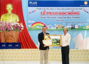 Công ty Plus trao tặng 50 suất học bổng trị giá 100 triệu đồng cho học sinh nghèo hiếu học