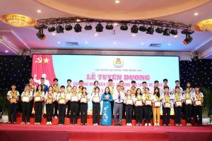 Tuyên dương 497 học sinh Học giỏi, sống tốt