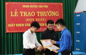 “Giải mã” sự thành công của những thủ khoa huyện vùng xa