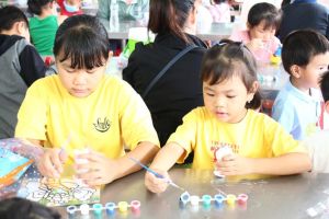 Sôi động sân chơi ngày hè cho con công nhân