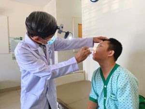 Phẫu thuật lấy chiếc răng mọc lạc chỗ trong xoang sàng cực hiếm gặp