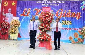 Chủ tịch HĐND tỉnh Thái Bảo dự lễ khai giảng tại Trường THPT Trị An