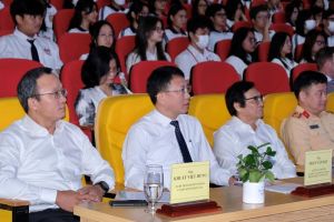 Nâng cao ý thức tuân thủ pháp luật về an toàn giao thông cho học sinh, sinh viên