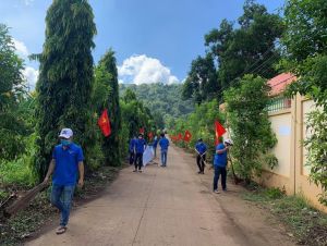 Chú trọng nâng cao đời sống nhân dân