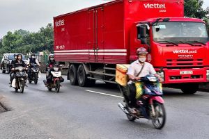 Xe cộ đông đúc trong ngày đầu nghỉ lễ