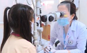 Gia tăng bệnh nhi nhập viện do đau mắt đỏ