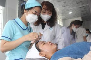 Tăng cường tập huấn kỹ năng giao tiếp, ứng xử cho nhân viên y tế