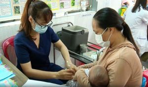 Tỷ lệ trẻ em dưới 1 tuổi được tiêm chủng đầy đủ 8 loại vaccine đạt thấp