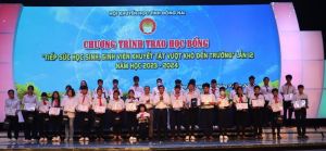 Trao hơn 800 triệu đồng học bổng cho học sinh, sinh viên khuyết tật