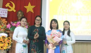 Bà Bùi Thị Tơ làm Chi hội trưởng Chi hội Nữ trí thức Sở Ngoại vụ