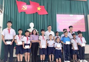 Hỗ trợ chi phí học tập cho học sinh thuộc diện hộ nghèo, hộ cận nghèo