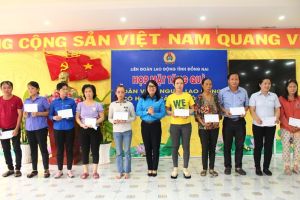 Tiếp tục các hoạt động thăm, tặng quà đoàn viên khó khăn