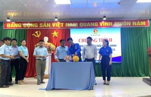 Cán bộ phụ trách Đội – Đồng hành cùng em đến trường