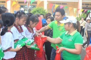 Hàng trăm em thiếu nhi H.Cẩm Mỹ vui hội trăng rằm