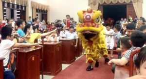 Trên 500 trẻ em vui Tết Trung thu sớm