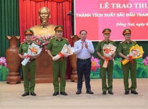 UBND tỉnh khen thưởng đột xuất các đơn vị công an bắt “nóng” đối tượng bắt cóc trẻ em