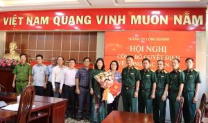 Thành ủy Long Khánh công bố quyết định cán bộ