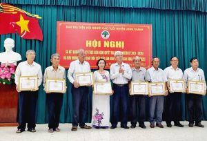 Biểu dương người cao tuổi tiêu biểu làm kinh tế giỏi