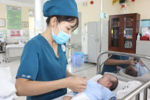 215 bác sĩ, điều dưỡng nghỉ việc trong 9 tháng đầu năm