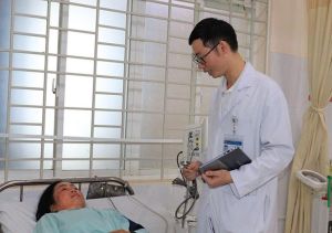 Bác sẽ trẻ đưa các kỹ thuật cao đến gần với người dân