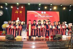 Gần 1000 sinh viên Trường Đại học Đồng Nai nhận bằng tốt nghiệp