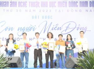 Thành danh khi sáng tác về lao động công nghiệp