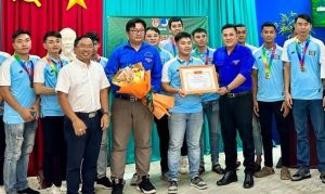 Khen thưởng đội bóng đá thanh niên Công ty TNHH Changshin Việt Nam