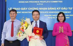 Trao giấy chứng nhận đầu tư cho 3 dự án đầu tư nước ngoài